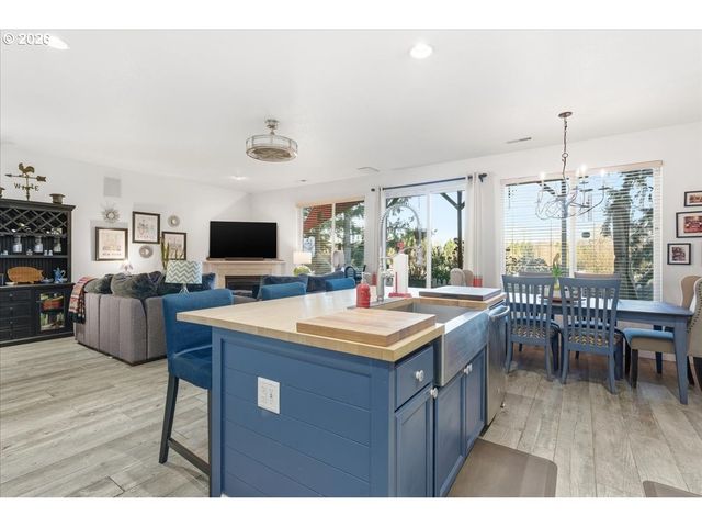 21601 Ne WILLOW GLEN Rd, Fairview, OR 97024