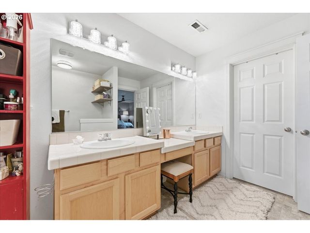 21601 Ne WILLOW GLEN Rd, Fairview, OR 97024