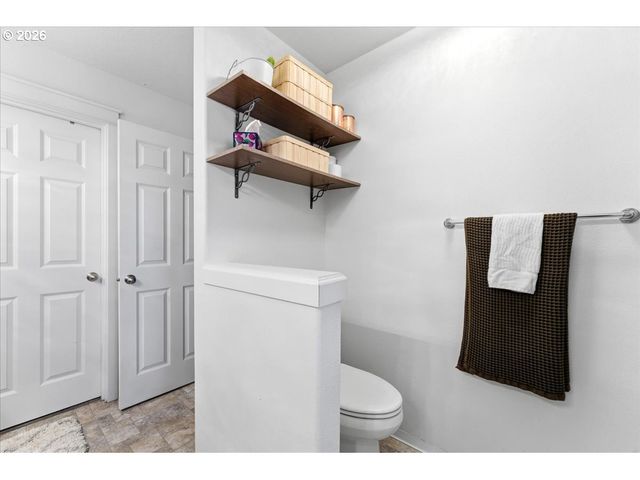 21601 Ne WILLOW GLEN Rd, Fairview, OR 97024