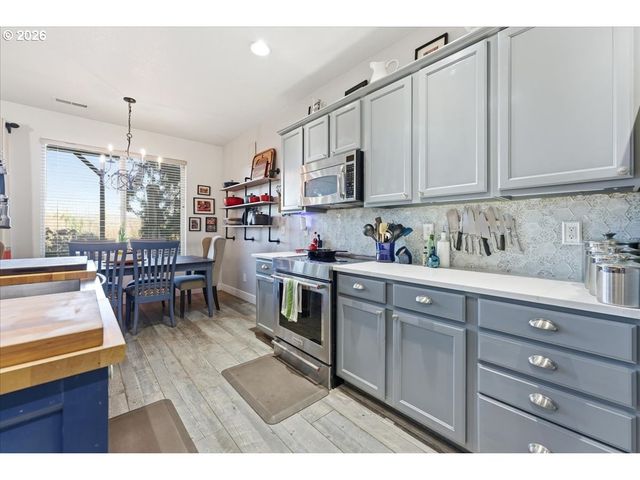 21601 Ne WILLOW GLEN Rd, Fairview, OR 97024