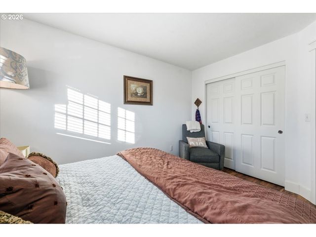 21601 Ne WILLOW GLEN Rd, Fairview, OR 97024