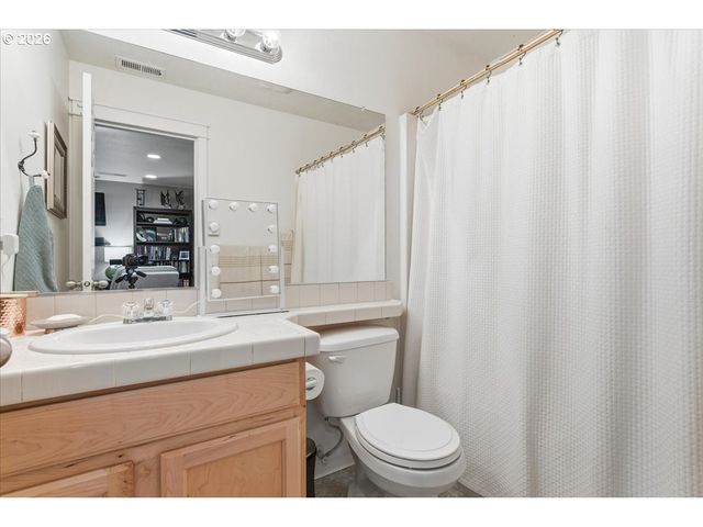 21601 Ne WILLOW GLEN Rd, Fairview, OR 97024