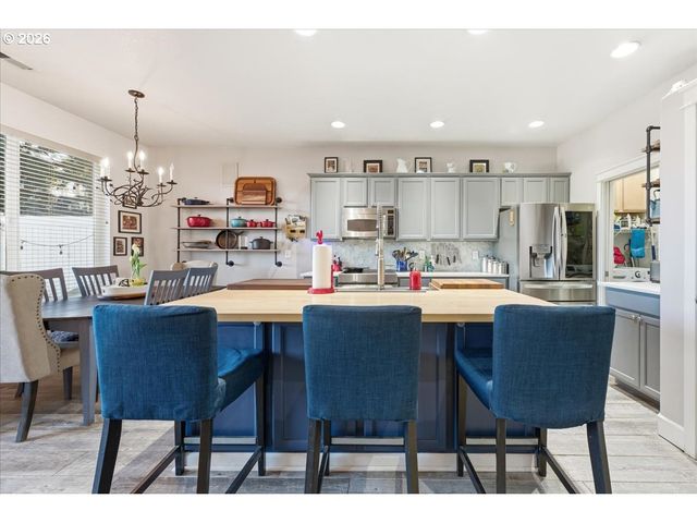 21601 Ne WILLOW GLEN Rd, Fairview, OR 97024