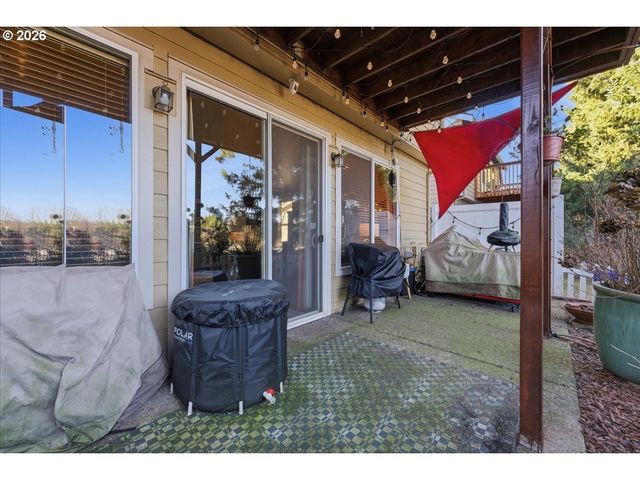 21601 Ne WILLOW GLEN Rd, Fairview, OR 97024