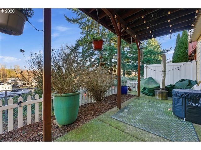 21601 Ne WILLOW GLEN Rd, Fairview, OR 97024