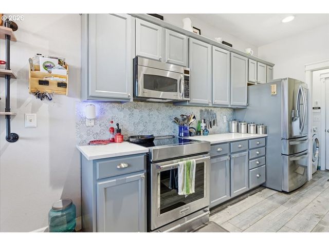 21601 Ne WILLOW GLEN Rd, Fairview, OR 97024