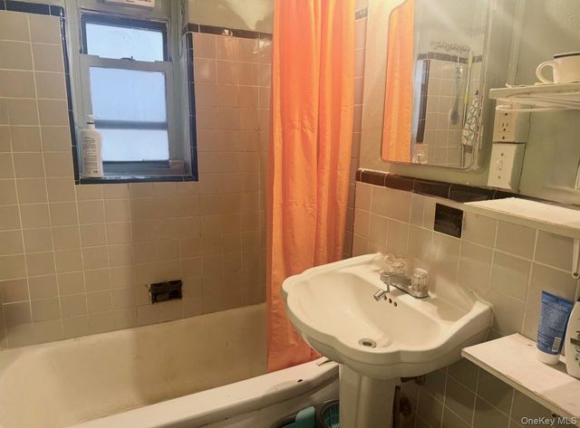 43-40 Union Street 2D, Flushing, NY 11355