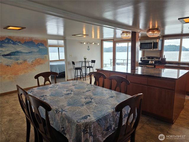 22730 N US 101 N, Hoodsport, WA 98548