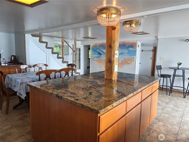 22730 N US 101 N, Hoodsport, WA 98548