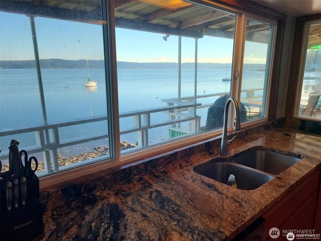 22730 N US 101 N, Hoodsport, WA 98548