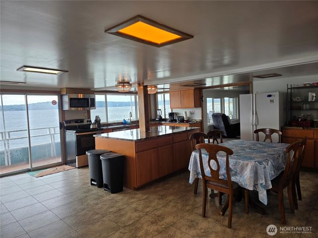 22730 N US 101 N, Hoodsport, WA 98548