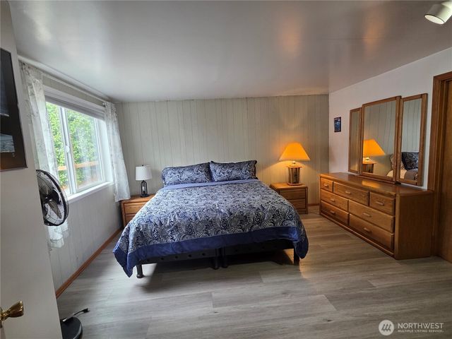 22730 N US 101 N, Hoodsport, WA 98548