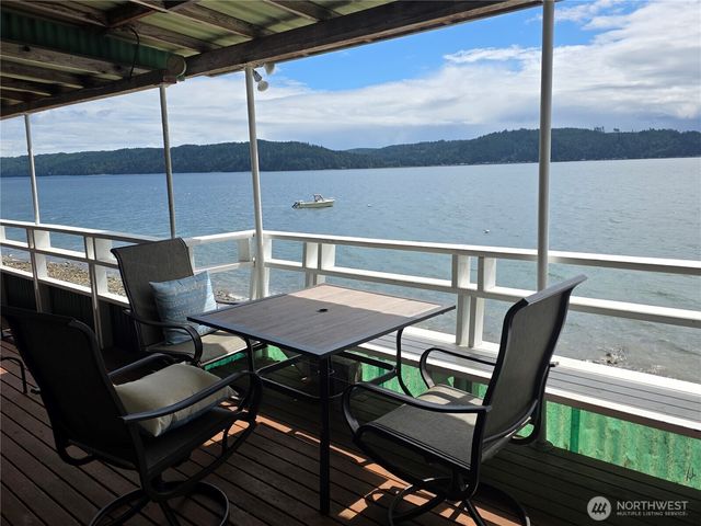 22730 N US 101 N, Hoodsport, WA 98548