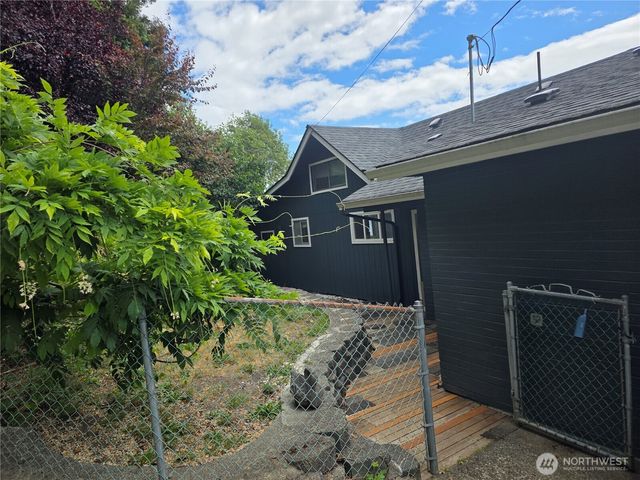 22730 N US 101 N, Hoodsport, WA 98548
