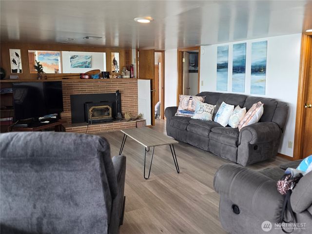 22730 N US 101 N, Hoodsport, WA 98548