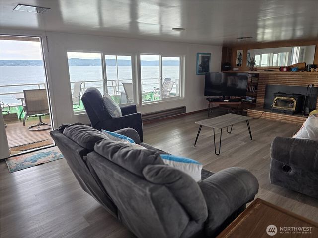 22730 N US 101 N, Hoodsport, WA 98548