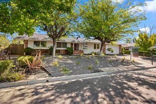 33 Sullivan Dr, Moraga, CA 94556
