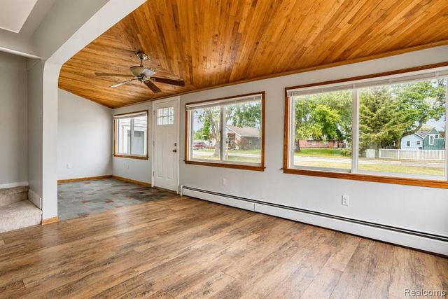 22464 Beach Street, Saint Clair Shores, MI 48081