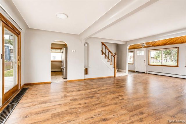 22464 Beach Street, Saint Clair Shores, MI 48081