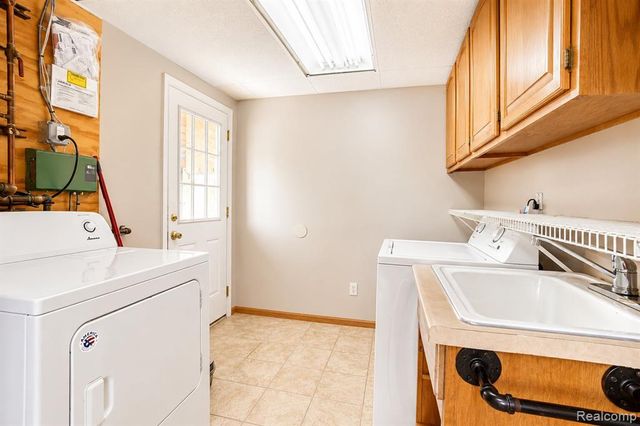 22464 Beach Street, Saint Clair Shores, MI 48081