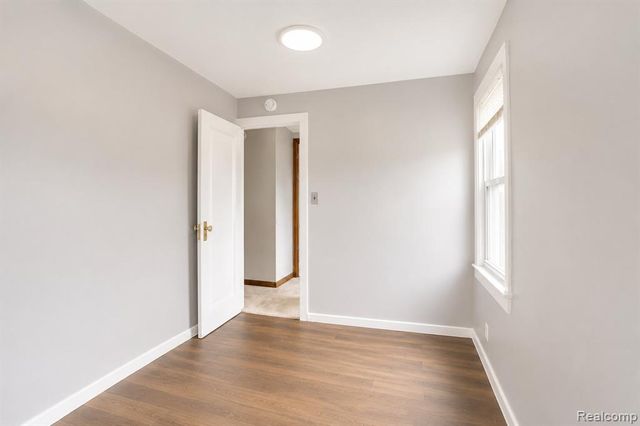22464 Beach Street, Saint Clair Shores, MI 48081