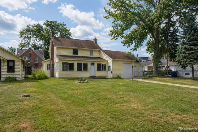 22464 Beach Street, Saint Clair Shores, MI 48081