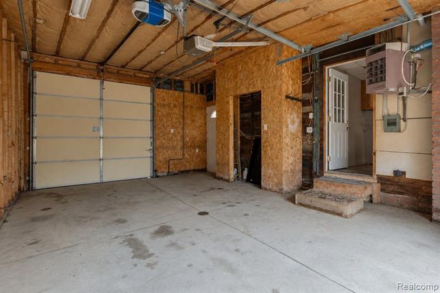 22464 Beach Street, Saint Clair Shores, MI 48081