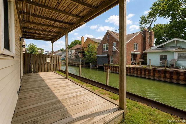 22464 Beach Street, Saint Clair Shores, MI 48081