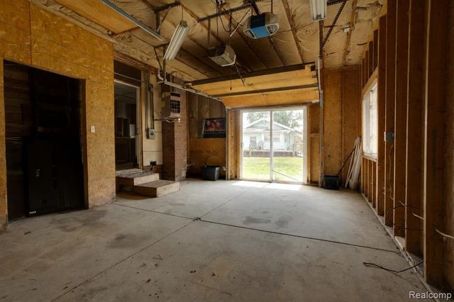 22464 Beach Street, Saint Clair Shores, MI 48081