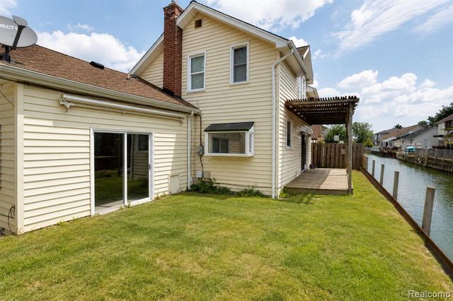 22464 Beach Street, Saint Clair Shores, MI 48081
