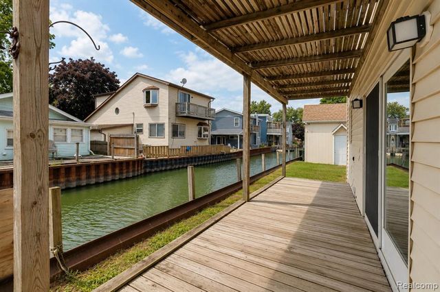 22464 Beach Street, Saint Clair Shores, MI 48081