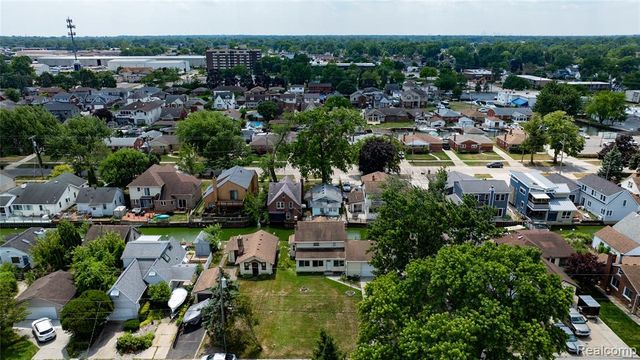 22464 Beach Street, Saint Clair Shores, MI 48081
