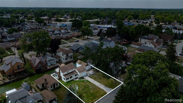 22464 Beach Street, Saint Clair Shores, MI 48081
