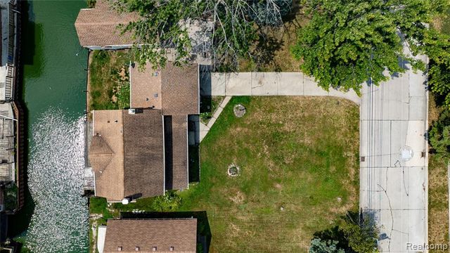 22464 Beach Street, Saint Clair Shores, MI 48081