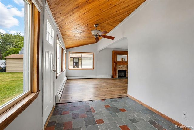 22464 Beach Street, Saint Clair Shores, MI 48081