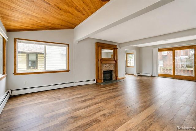 22464 Beach Street, Saint Clair Shores, MI 48081