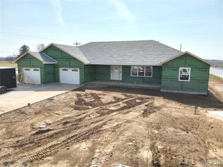 1 Janet Trail, Palmyra, MO 63461