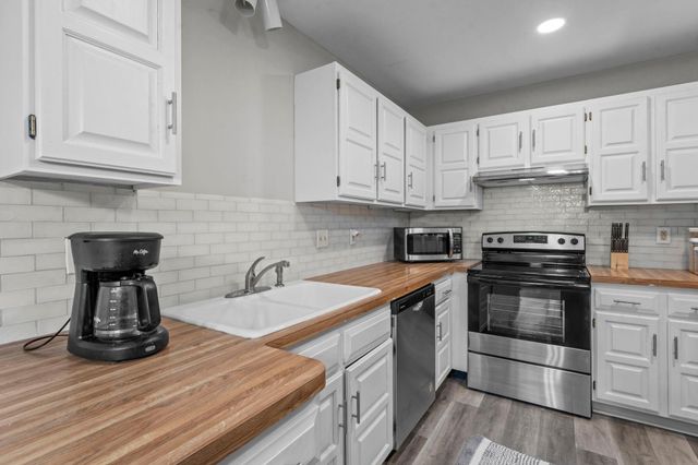 3815 Brookdale Circle N, Brooklyn Park, MN 55443