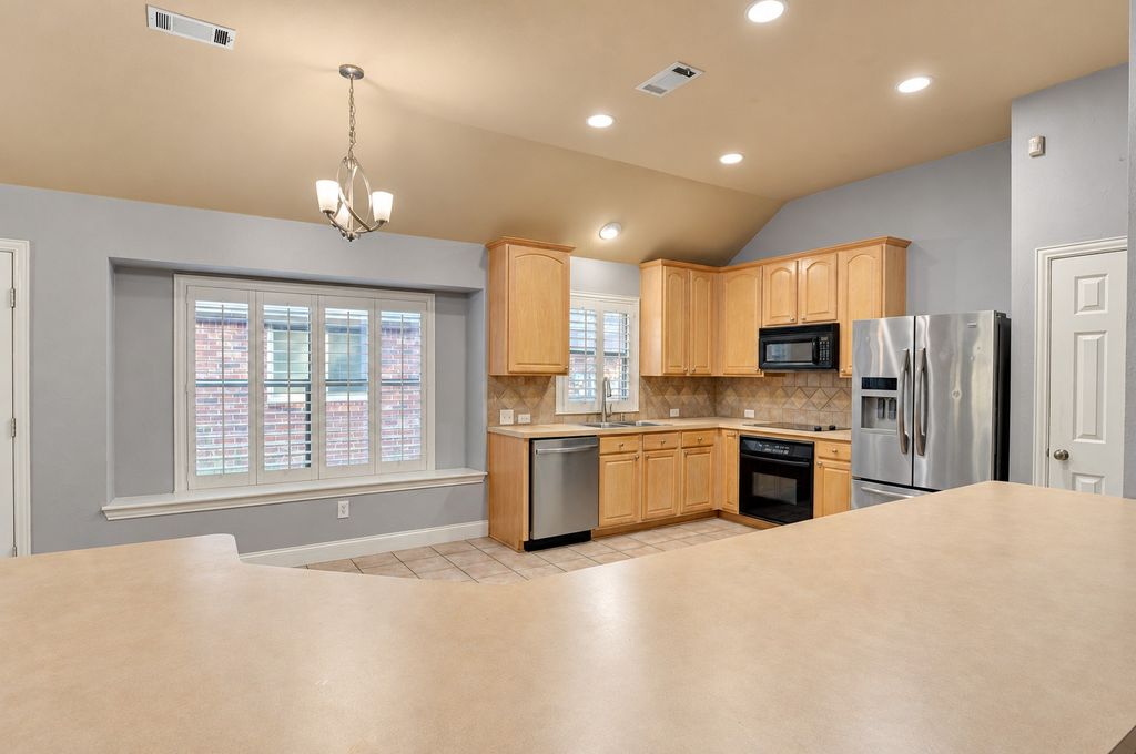 6831 Landing Drive, Grand Prairie, TX 75054 — photo 4