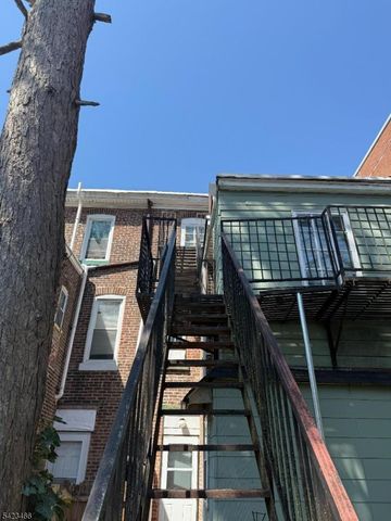 8 Peace St, Trenton City, NJ 08608