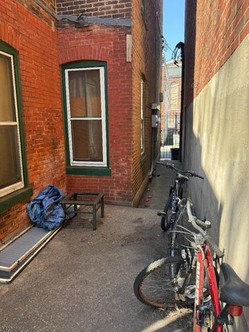 8 Peace St, Trenton City, NJ 08608