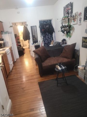 8 Peace St, Trenton City, NJ 08608