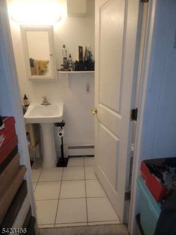 8 Peace St, Trenton City, NJ 08608