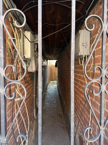 8 Peace St, Trenton City, NJ 08608