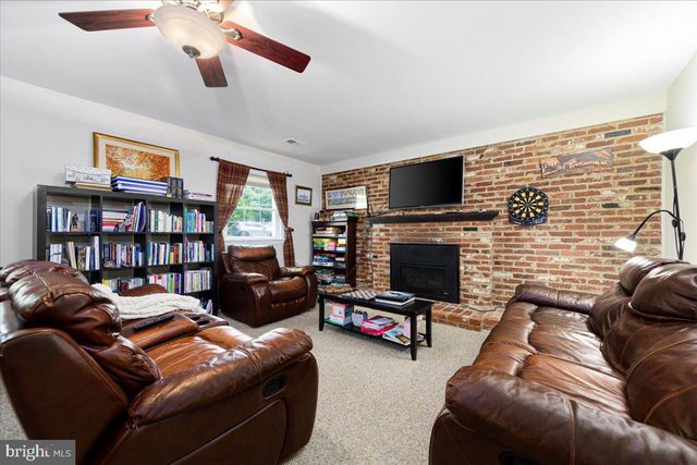 4 SUSSEX CT, Potomac, MD 20854