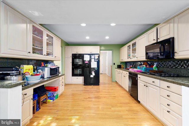 4 SUSSEX CT, Potomac, MD 20854