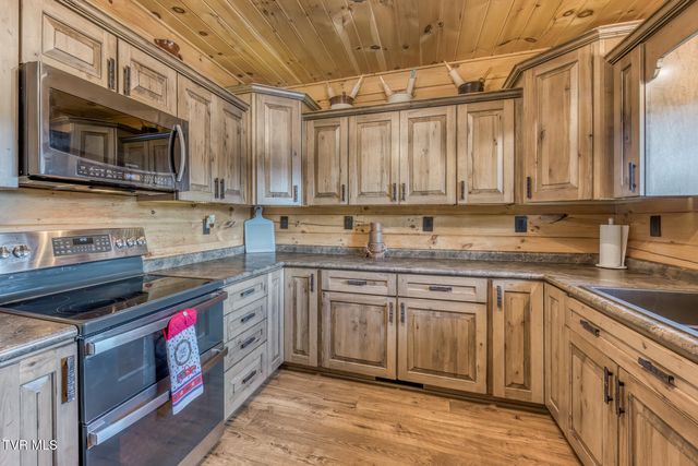577 Way Cross Road, Church Hill, TN 37642