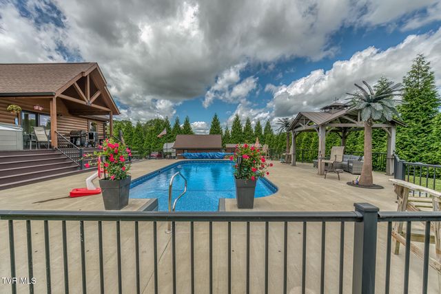 577 Way Cross Road, Church Hill, TN 37642
