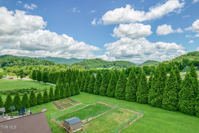 577 Way Cross Road, Church Hill, TN 37642