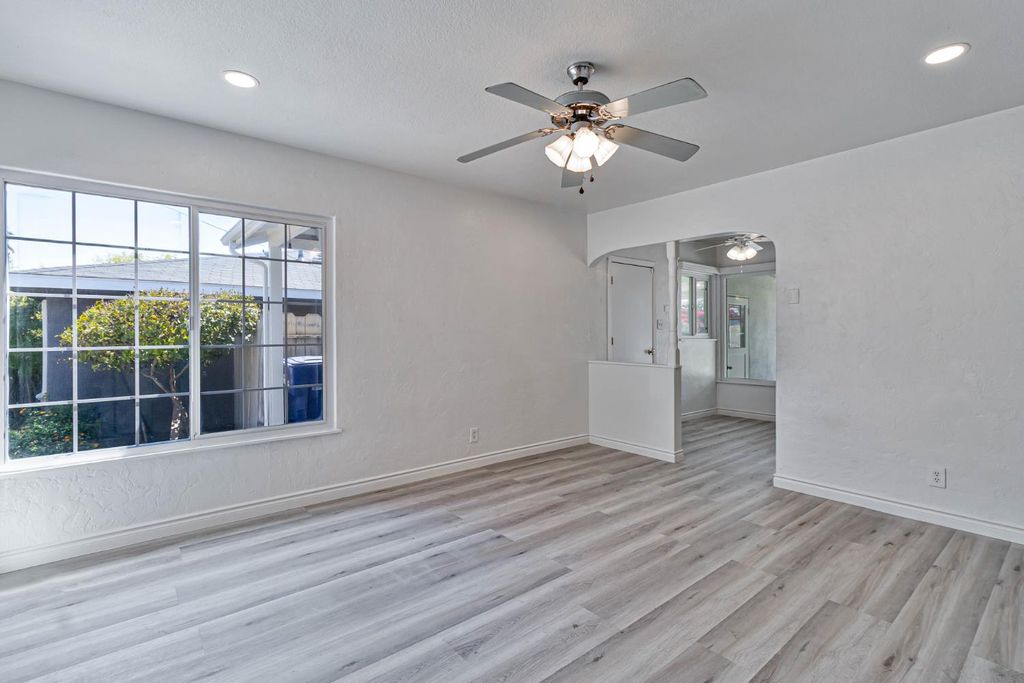 Image 6 of property listing at 4774 E Hammond, Fresno, CA 93702